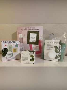 Youth To The People: Sephora
Gift Set, Earth to Skin Set & Farmacy Set